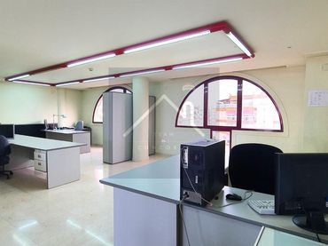 Oficina con ascensor en venta en Avenida AGUILERA