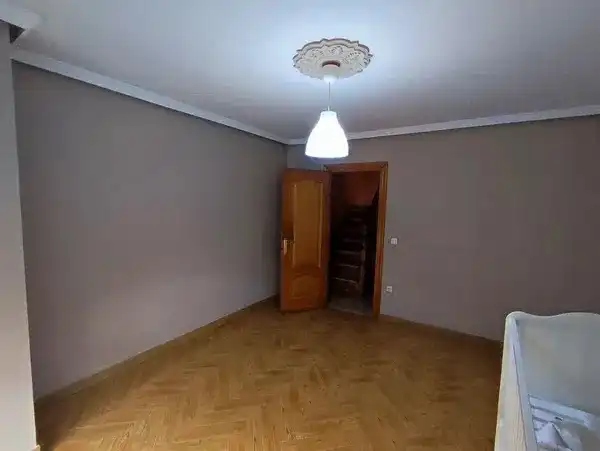 Casa adosada en venta en Oviedo  con Trastero