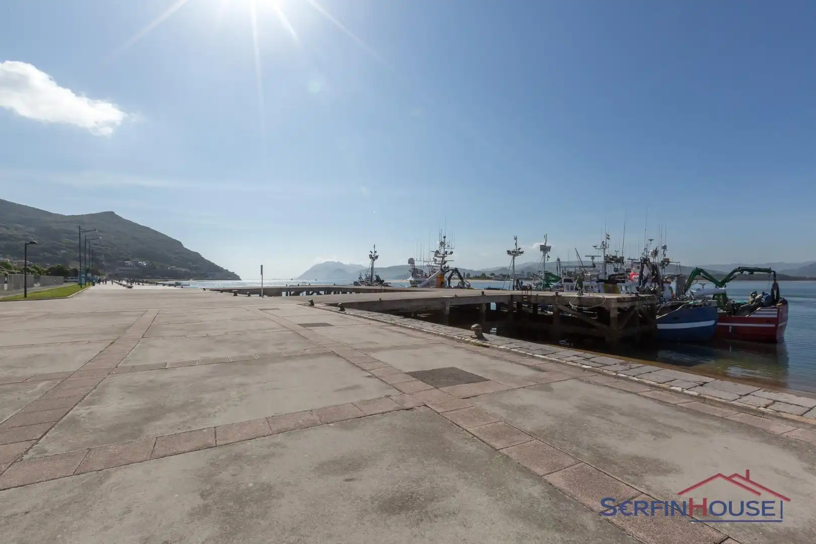 Außenansicht von Fabrikhallen zum Verkauf in Santoña