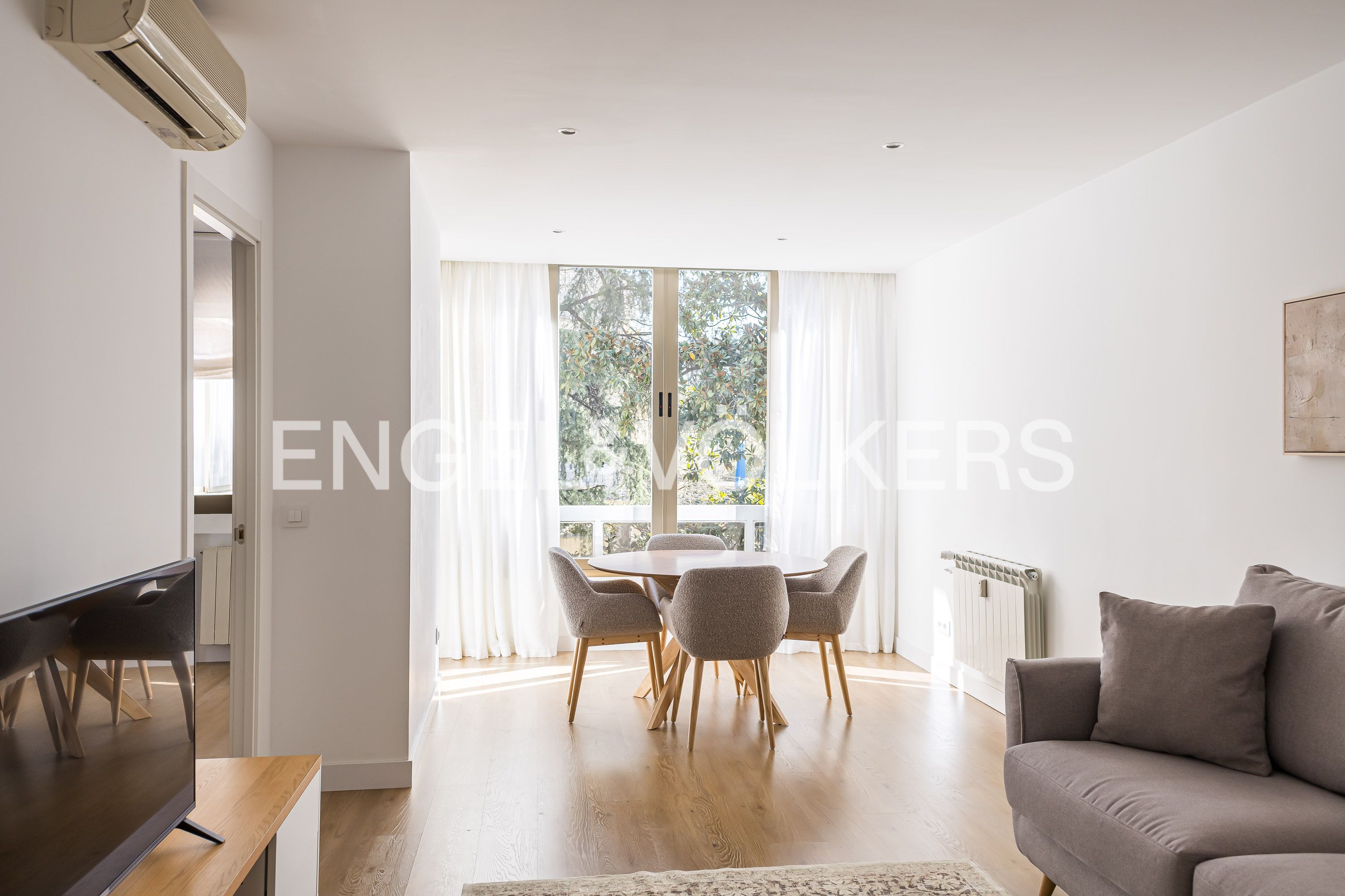 Sala d'estar de Pis de lloguer en  Madrid Capital amb Aire condicionat, Calefacció i Moblat