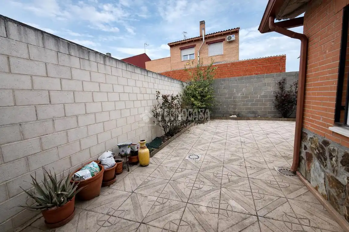 Terraza de Casa adosada en venta en Lominchar con Aire acondicionado, Calefacción y Jardín privado