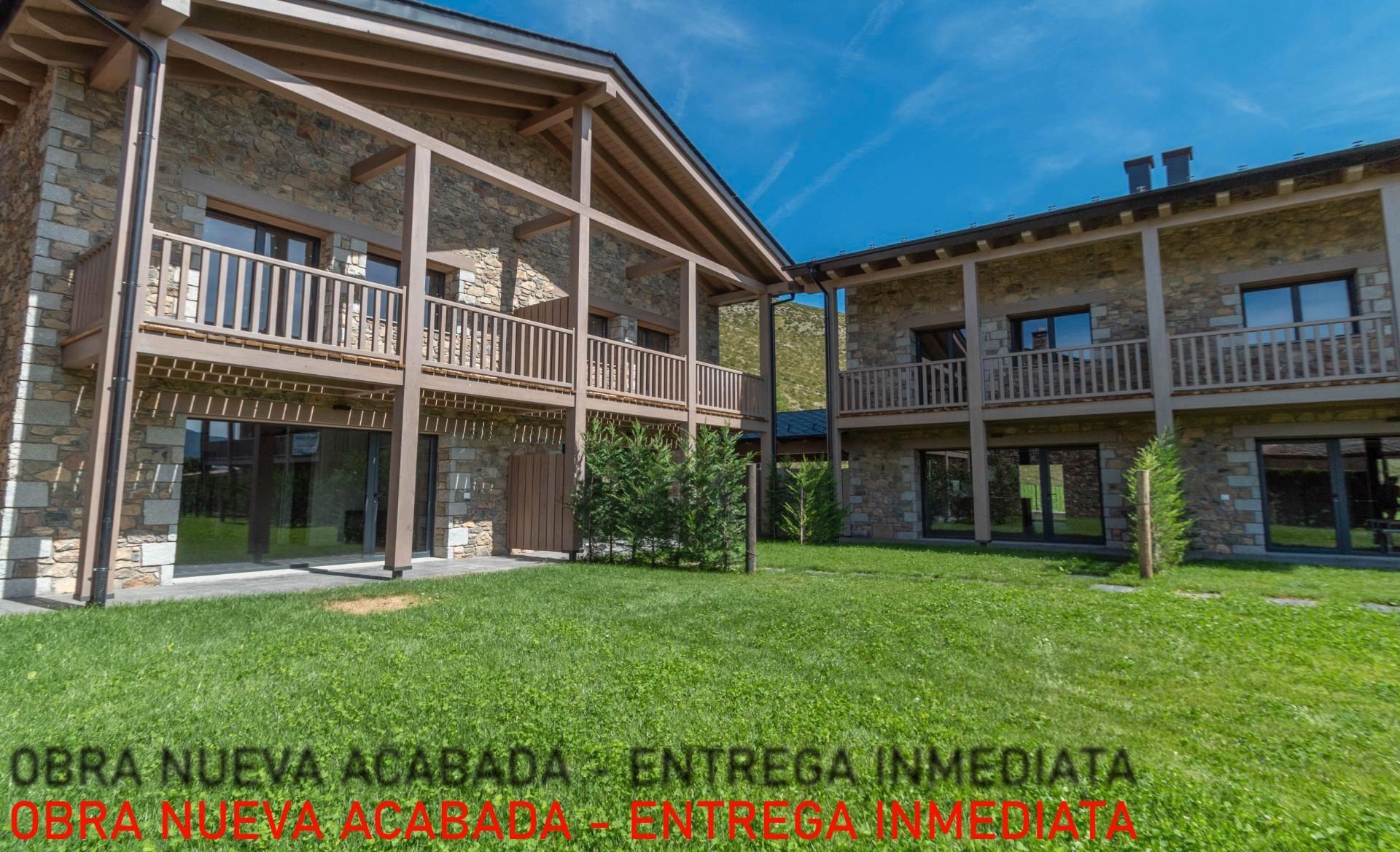 Vista exterior de Casa adosada en venda en Isòvol amb Aire condicionat, Calefacció i Jardí privat