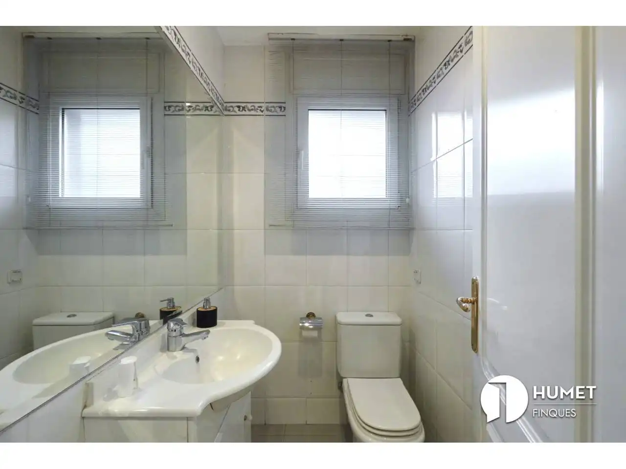 Bathroom of Houses for sale in Sant Cugat del Vallès  with Air Conditioner, Heating and Private garden