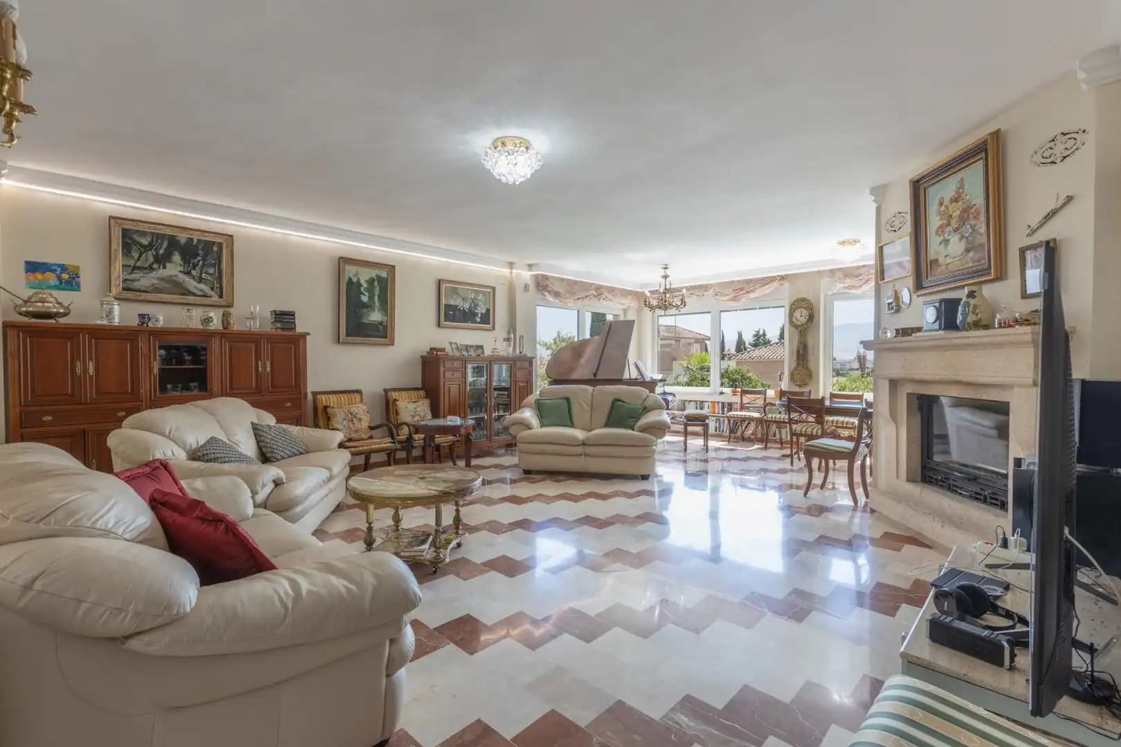 Sala d'estar de Casa o xalet en venda en Las Gabias amb Piscina comunitària