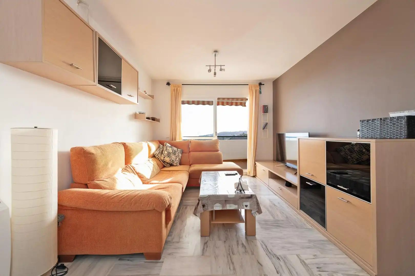 Sala de estar de Piso en venta en Rincón de la Victoria con Aire acondicionado, Terraza y Piscina comunitaria