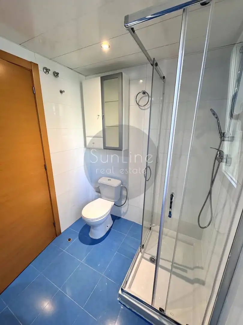 Baño de Piso de alquiler en Valencia con Aire acondicionado, Terraza y Piscina comunitaria
