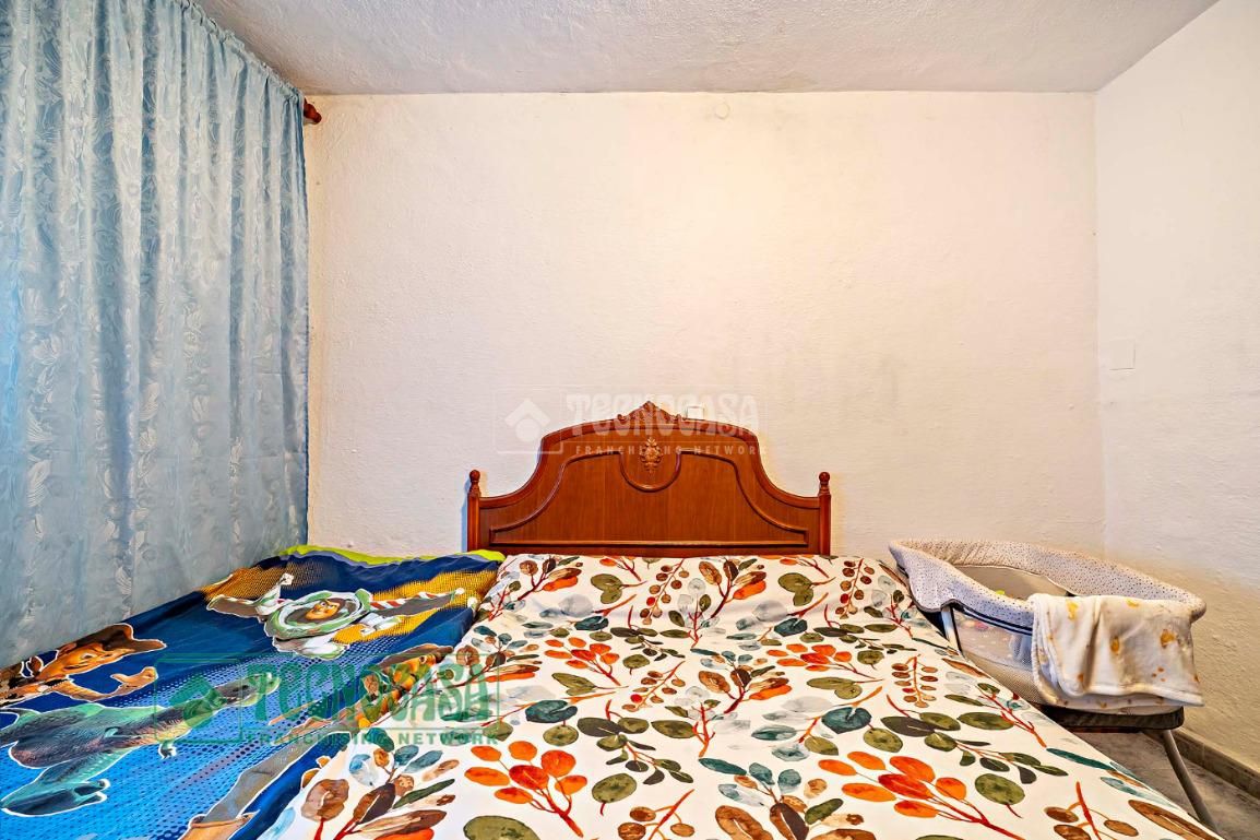 Dormitori de Casa adosada en venda en Coín amb Jardí privat, Terrassa i Balcó