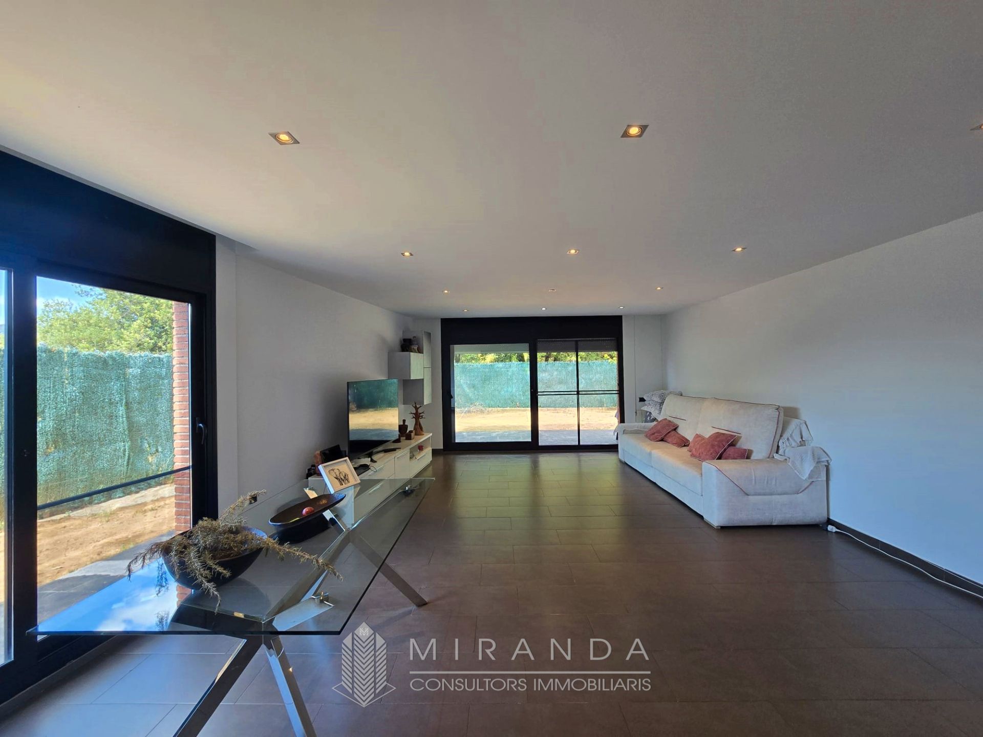 Sala d'estar de Casa o xalet en venda en Bigues i Riells amb Calefacció, Jardí privat i Parquet