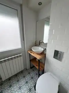 Bany de Apartament en venda en León Capital  amb Calefacció, Parquet i Terrassa