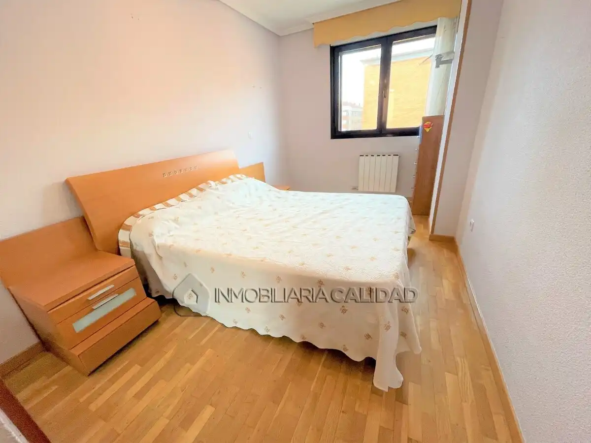 Habitación de Piso de alquiler en Burgos con Calefacción, Trastero y Amueblado