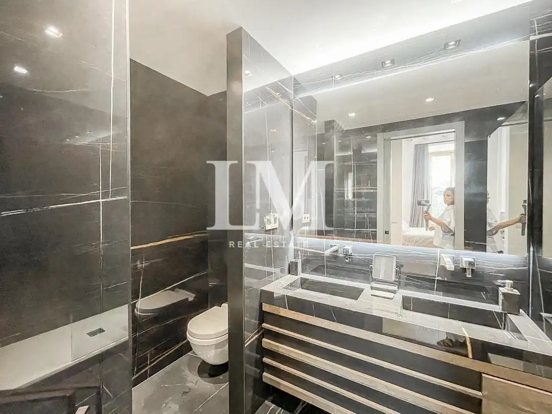 Bany de Apartament de lloguer en Barcelona amb Aire condicionat, Calefacció i Moblat