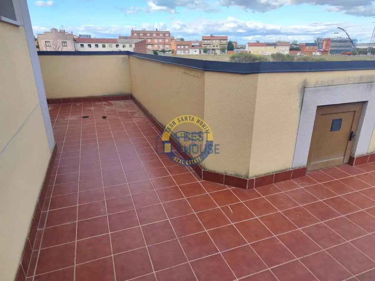 Terrasse von Geschaftsraum zum Verkauf in Villamañán mit Klimaanlage, Parkett und Terrasse