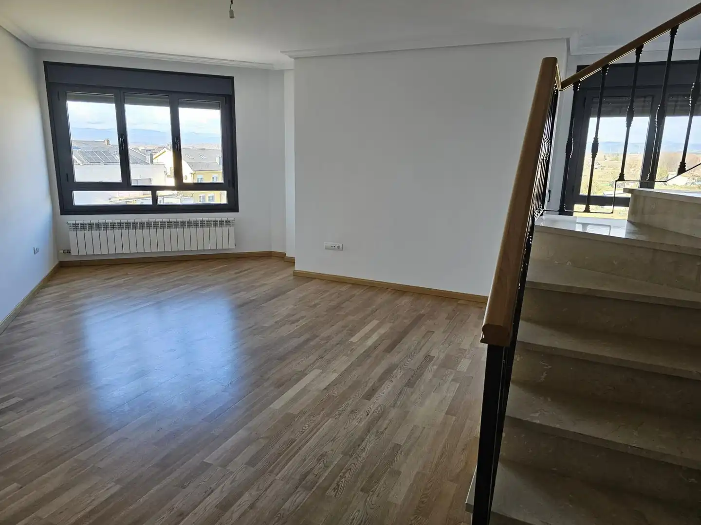 Sala d'estar de Dúplex en venda en Ponferrada amb Calefacció i Traster