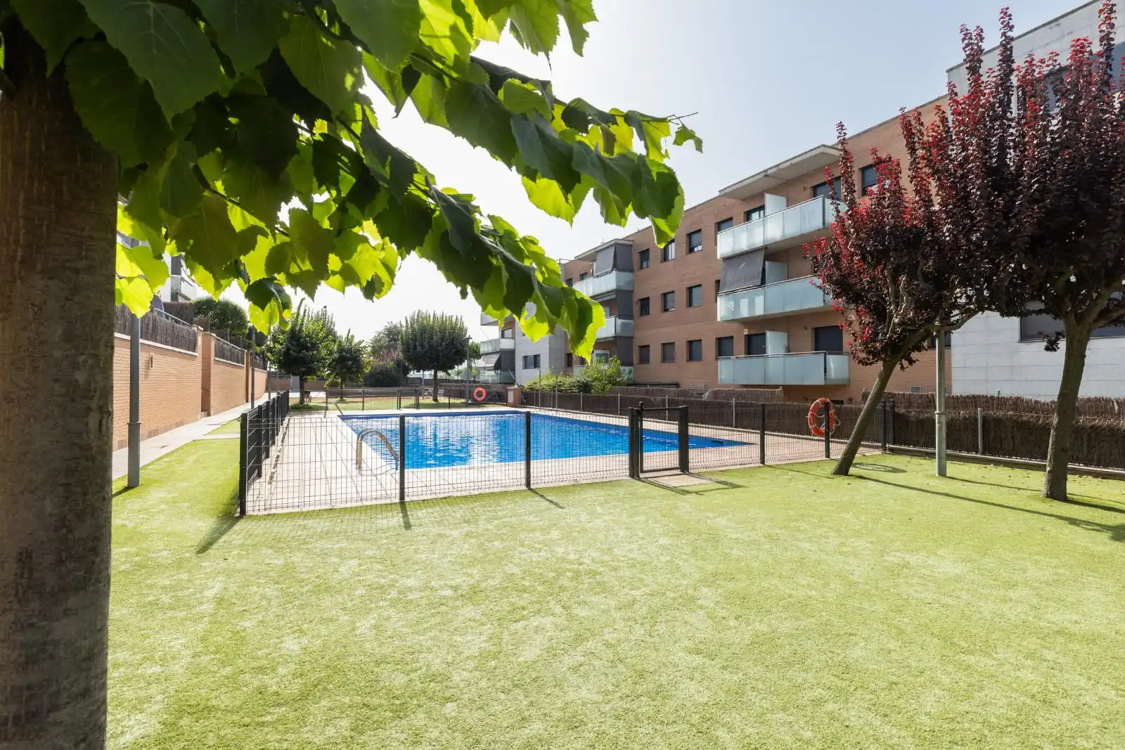 Piscina de Pis en venda en Parets del Vallès amb Calefacció, Jardí privat i Parquet