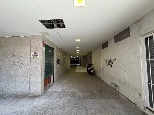 Local comercial en venda a Avenida del General Perón, imagen 3