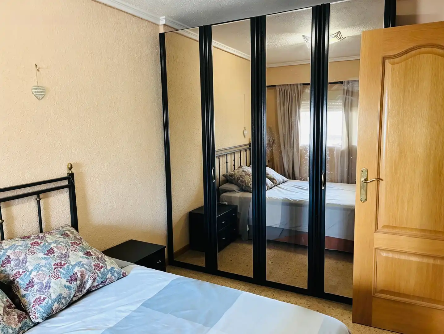 Bedroom of Flat for sale in Valencia  with Air Conditioner, Heating and Terrace