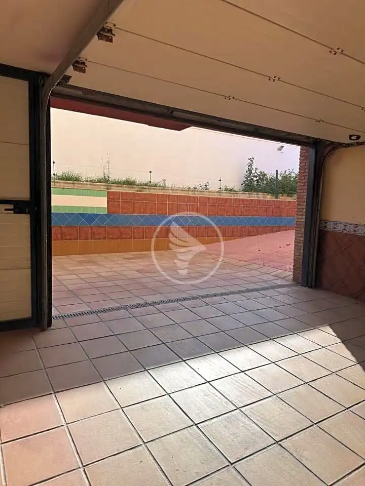 Terrassa de Casa o xalet en venda en Linares amb Aire condicionat, Calefacció i Jardí privat