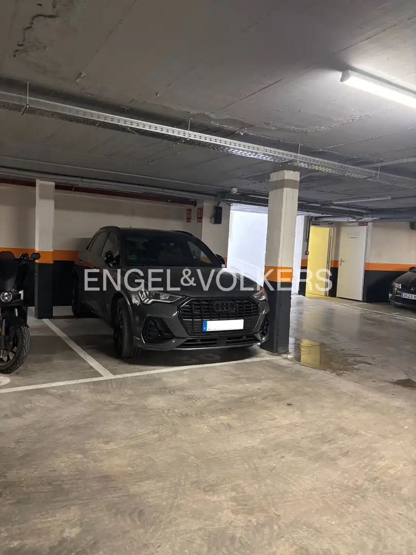 Aparcament de Àtic de lloguer en Madrid amb Aire condicionat, Calefacció i Jardí privat