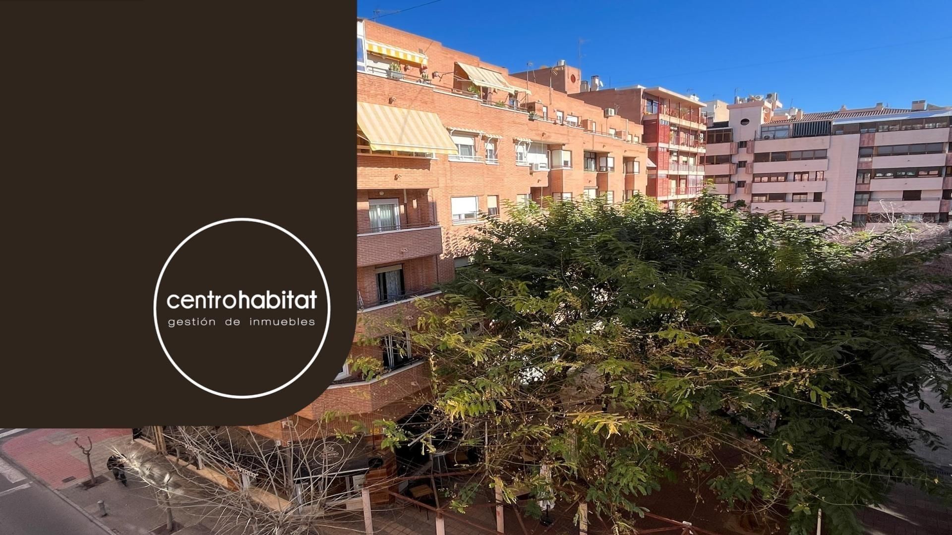 Vista exterior de Piso de alquiler en Elda con Aire acondicionado, Jardín privado y Amueblado