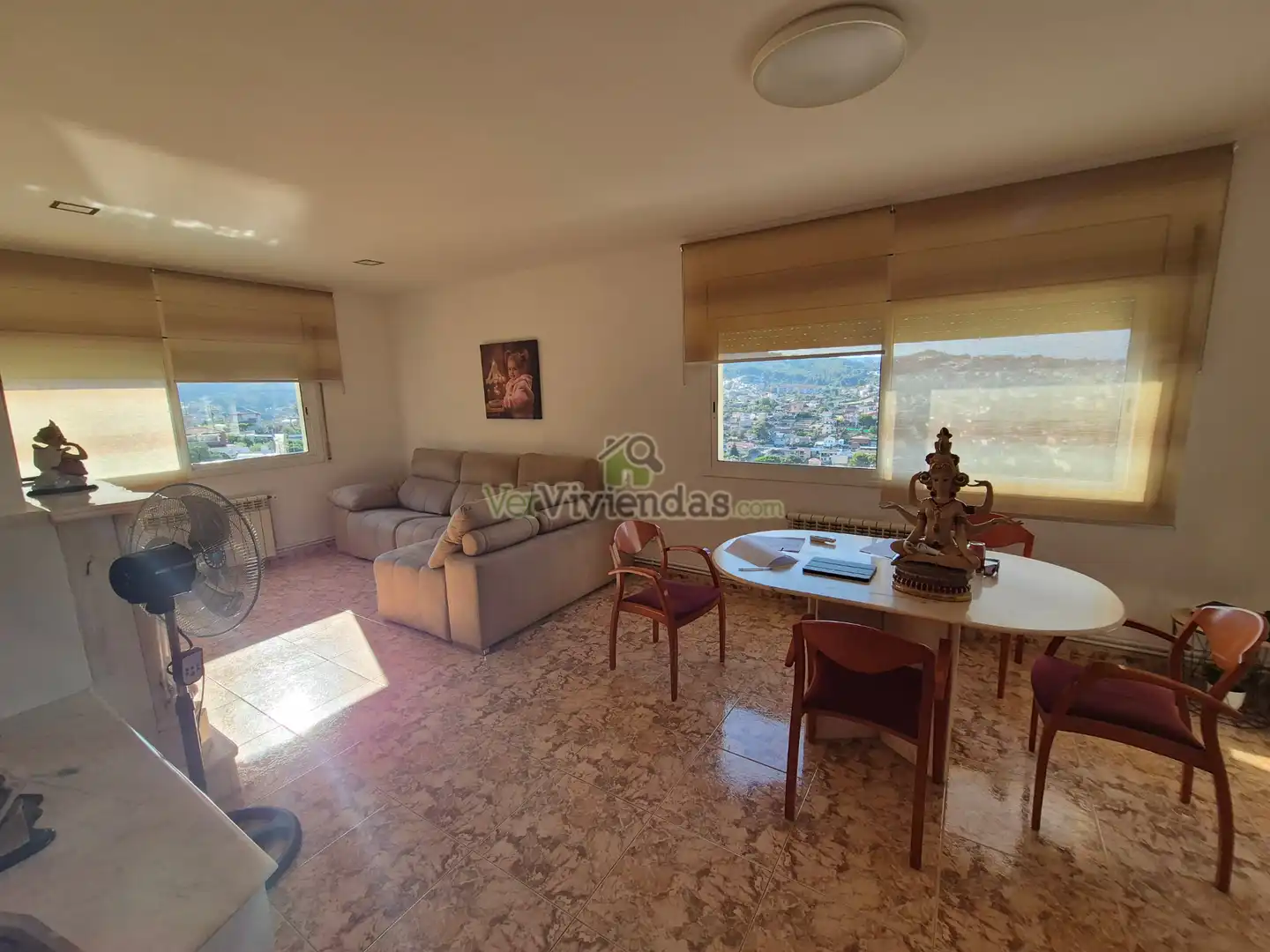 Sala d'estar de Casa o xalet en venda en Sant Vicenç Dels Horts amb Aire condicionat, Calefacció i Jardí privat