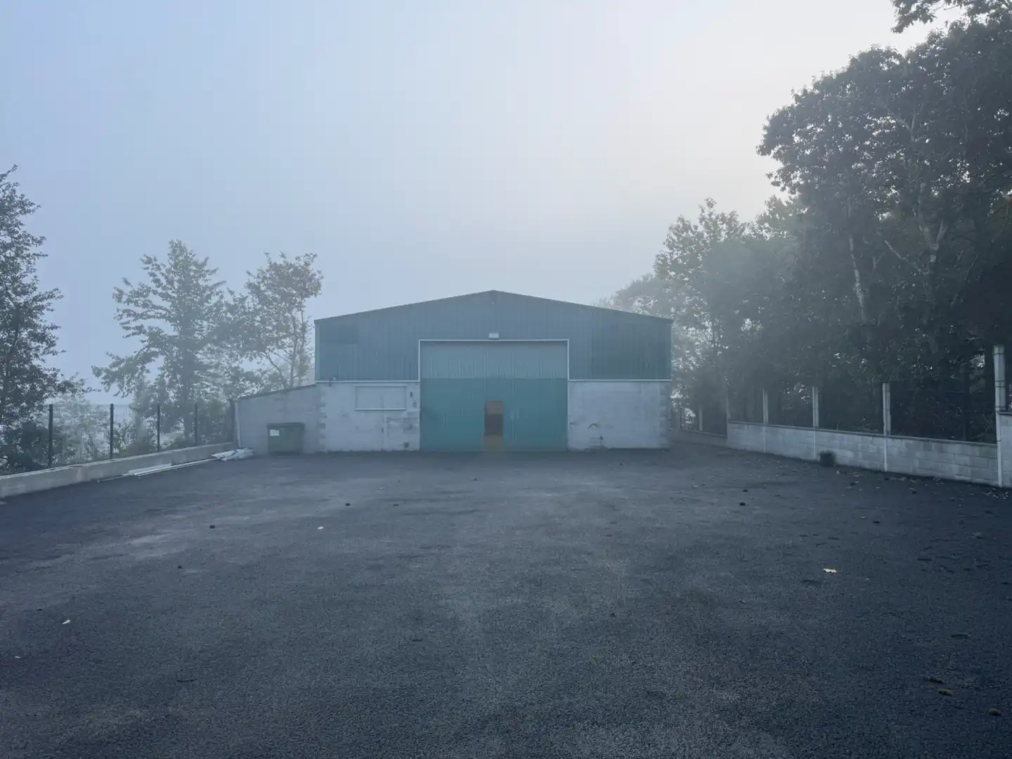 Außenansicht von Fabrikhallen zur Miete in A Estrada 