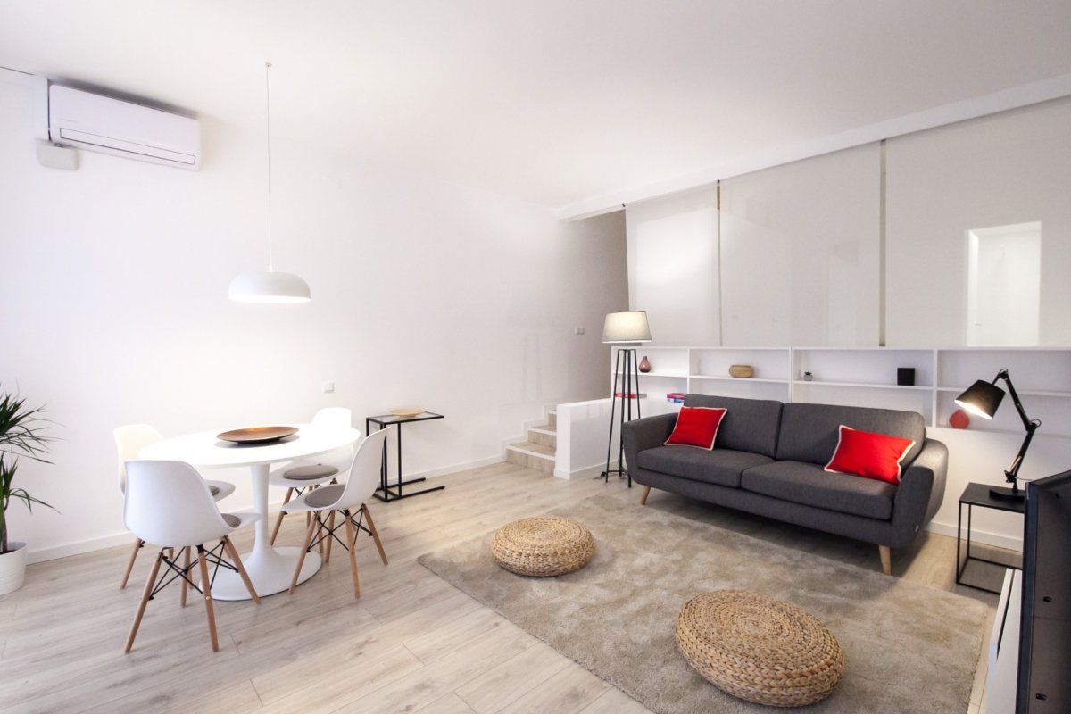 Living room of Flat to rent in  Barcelona Capital  with Air Conditioner, Heating and Parquet flooring