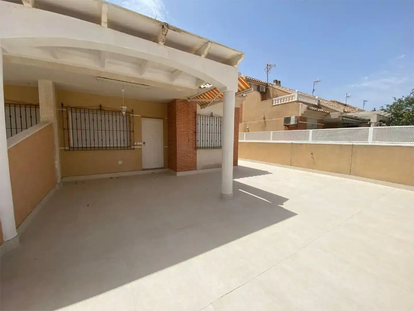 Terraza de Dúplex de alquiler en Pilar de la Horadada con Aire acondicionado, Trastero y Amueblado