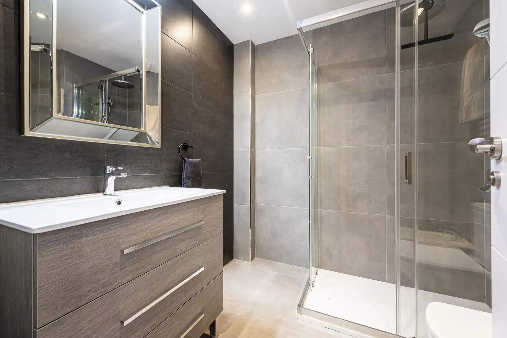 Baño de Apartamento en venta en Benahavís con Aire acondicionado, Calefacción y Jardín privado