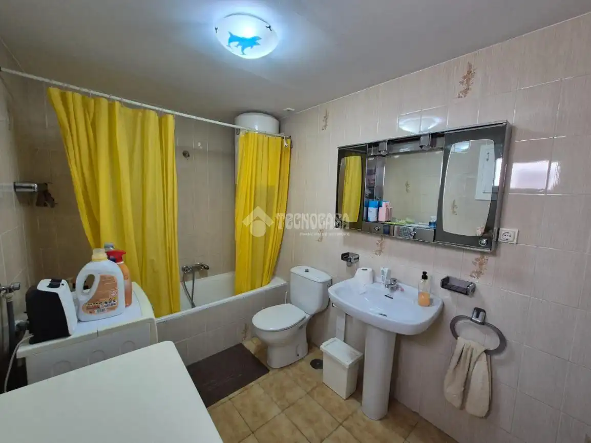 Badezimmer von Einfamilien-Reihenhaus zum Verkauf in Cendejas de la Torre mit Heizung und Terrasse