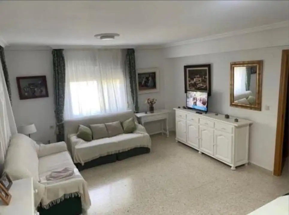 Sala de estar de Casa o chalet en venta en Cáceres con Aire acondicionado, Calefacción y Jardín privado