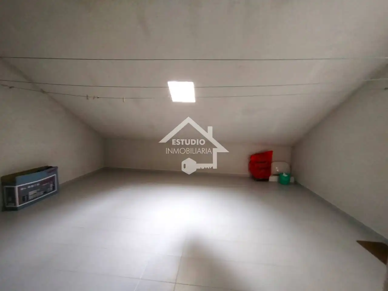 Wohnung zum Verkauf in Oyón-Oion mit Heizung, Abstellraum und Balkon