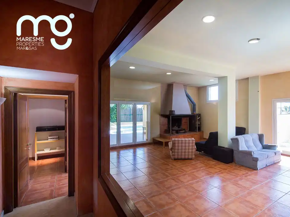 Sala de estar de Casa o chalet en venta en Tiana con Aire acondicionado, Calefacción y Jardín privado