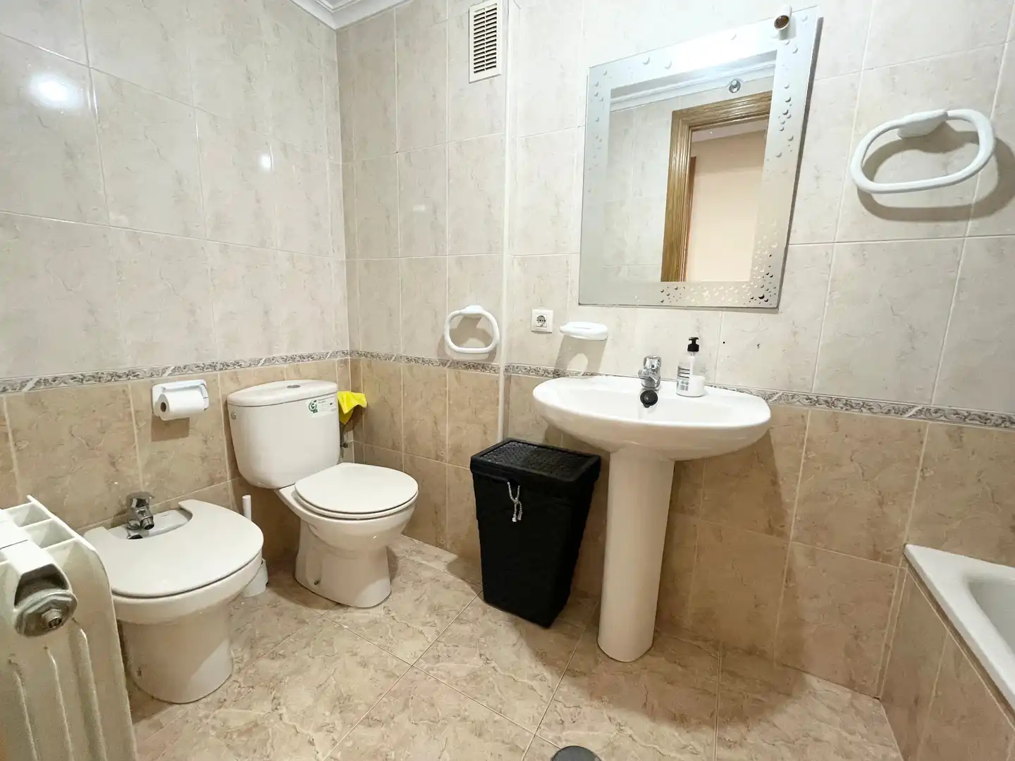 Bathroom of Flat for rent in Salamanca  with Heating, Parquet flooring and Furnished