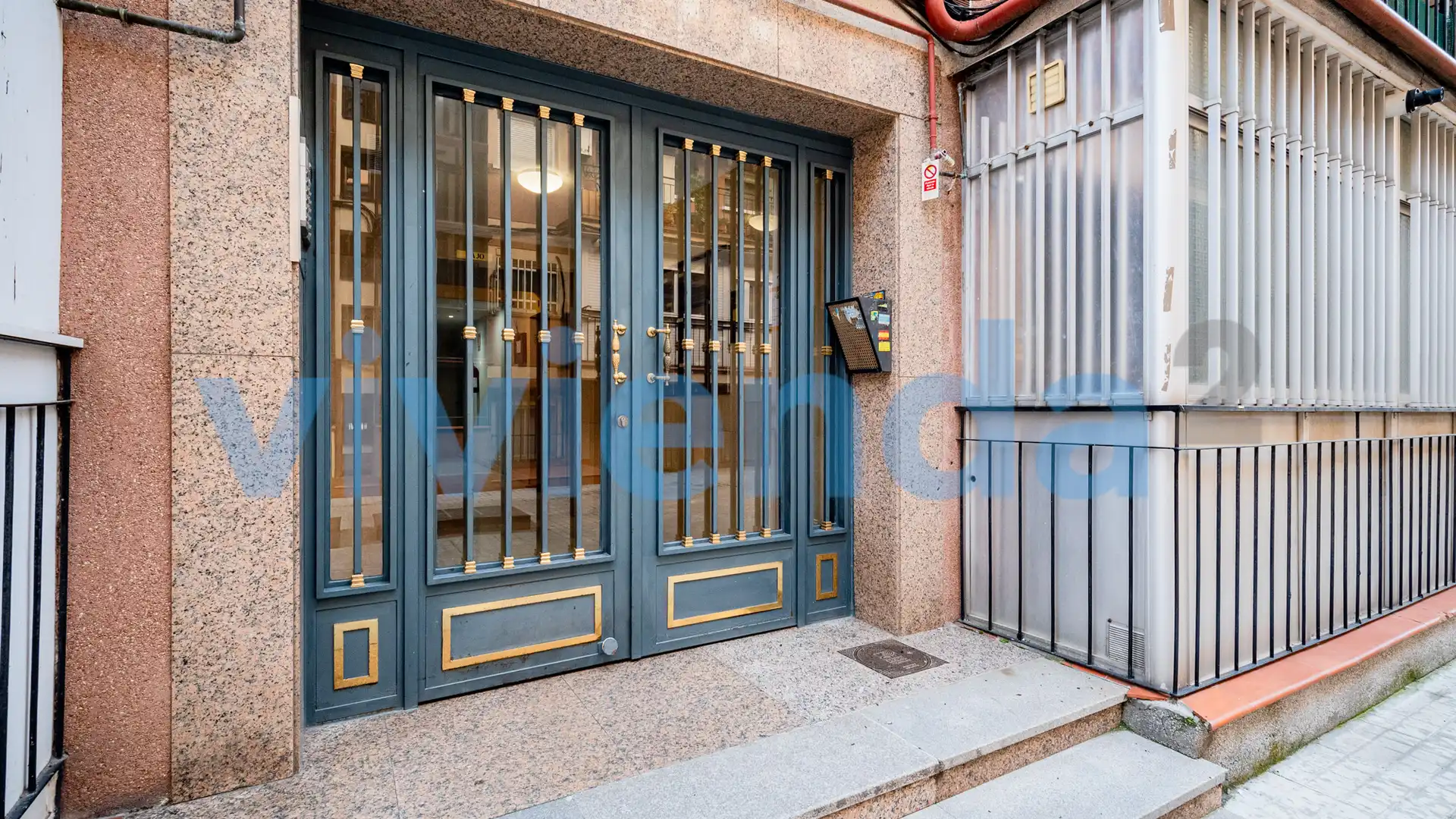 Exterior view of Flat for sale in  Madrid Capital  with Heating