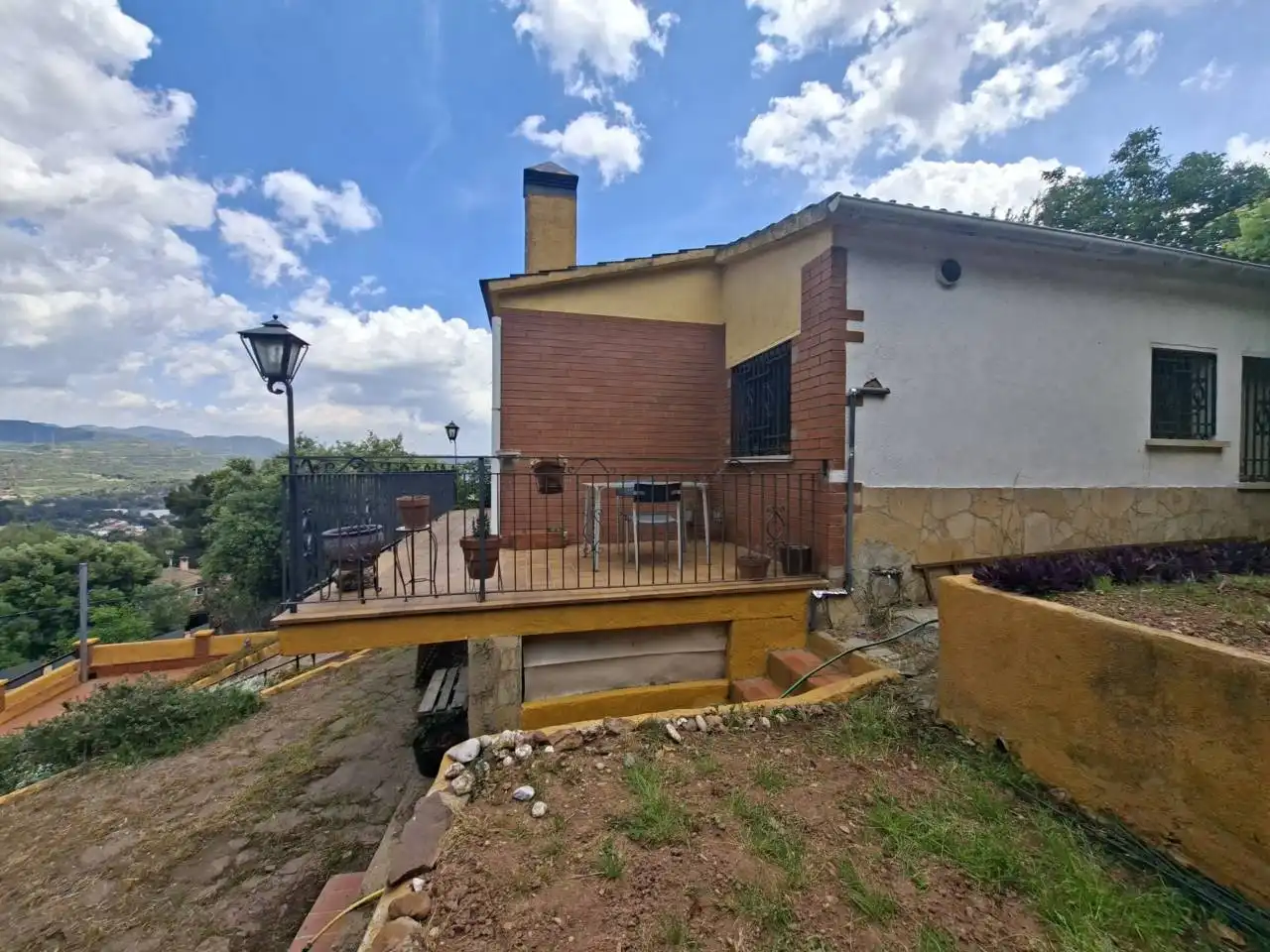 Vista exterior de Pis en venda en Sant Llorenç Savall amb Jardí privat, Terrassa i Traster