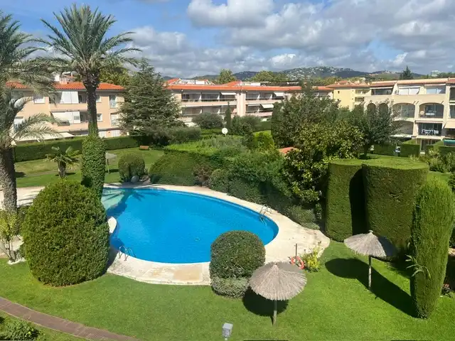 Piscina de Casa adosada en venta en Castell d'Aro, Platja d'Aro i s'Agaró con Jardín privado, Terraza y Amueblado