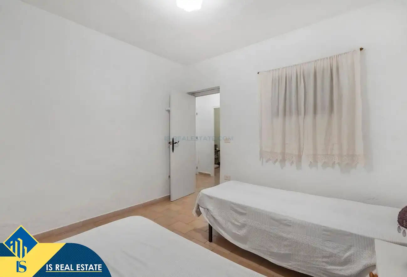 Schlafzimmer von Einfamilien-Reihenhaus zum Verkauf in Torrevieja mit Klimaanlage, Heizung und Privatgarten