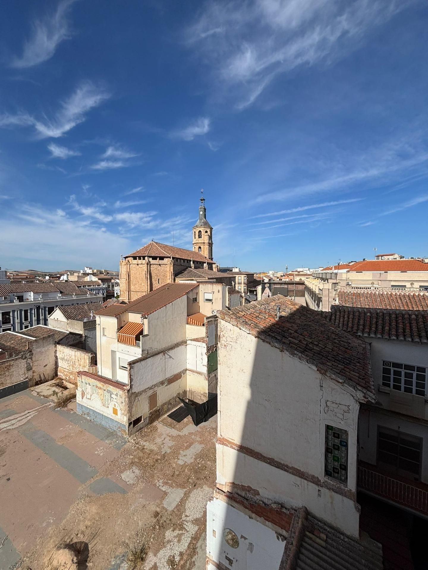 Außenansicht von Wohnung miete in Valdepeñas mit Terrasse und Balkon