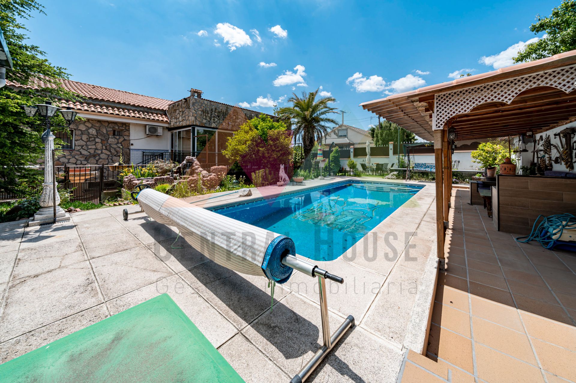 Swimming pool of House or chalet for sale in Yuncos  with Air Conditioner, Heating and Private garden