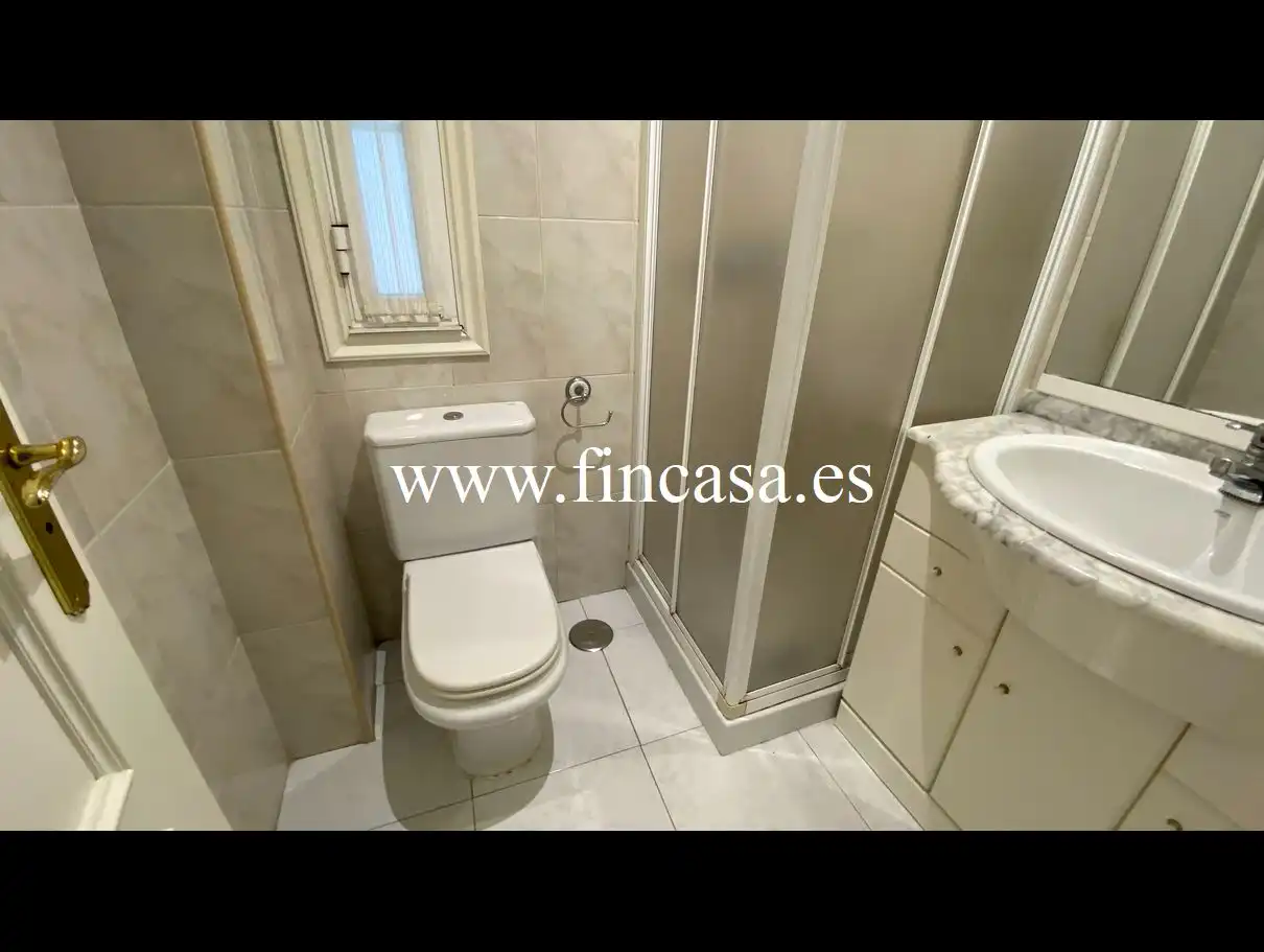 Baño de Piso de alquiler en Baiona con Calefacción, Terraza y Amueblado