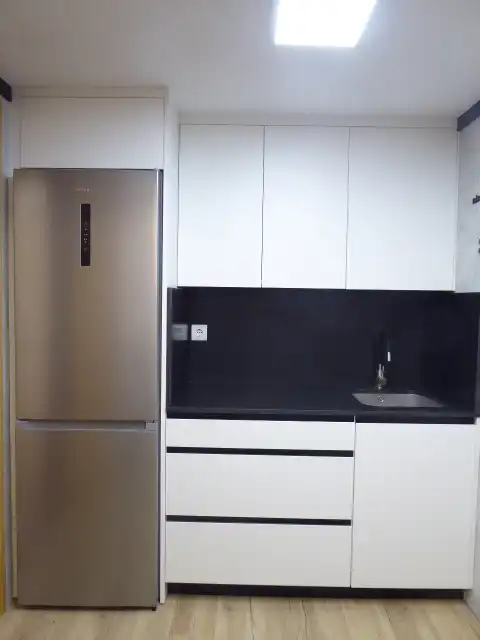 Cuina de Pis de lloguer en Benalmádena amb Aire condicionat, Terrassa i Moblat
