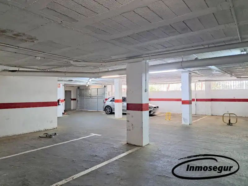 Parking de Piso en venta en Salou con Terraza, Amueblado y Piscina comunitaria