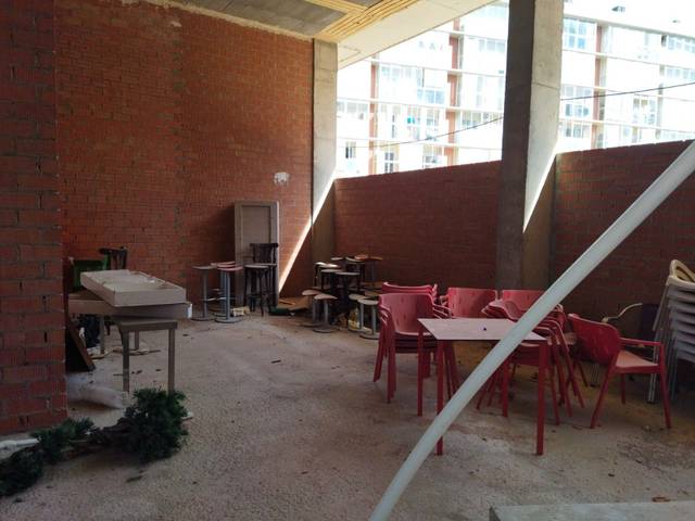 Local comercial en Alquiler en Calle Desayuno con Diamantes en Valdespartera