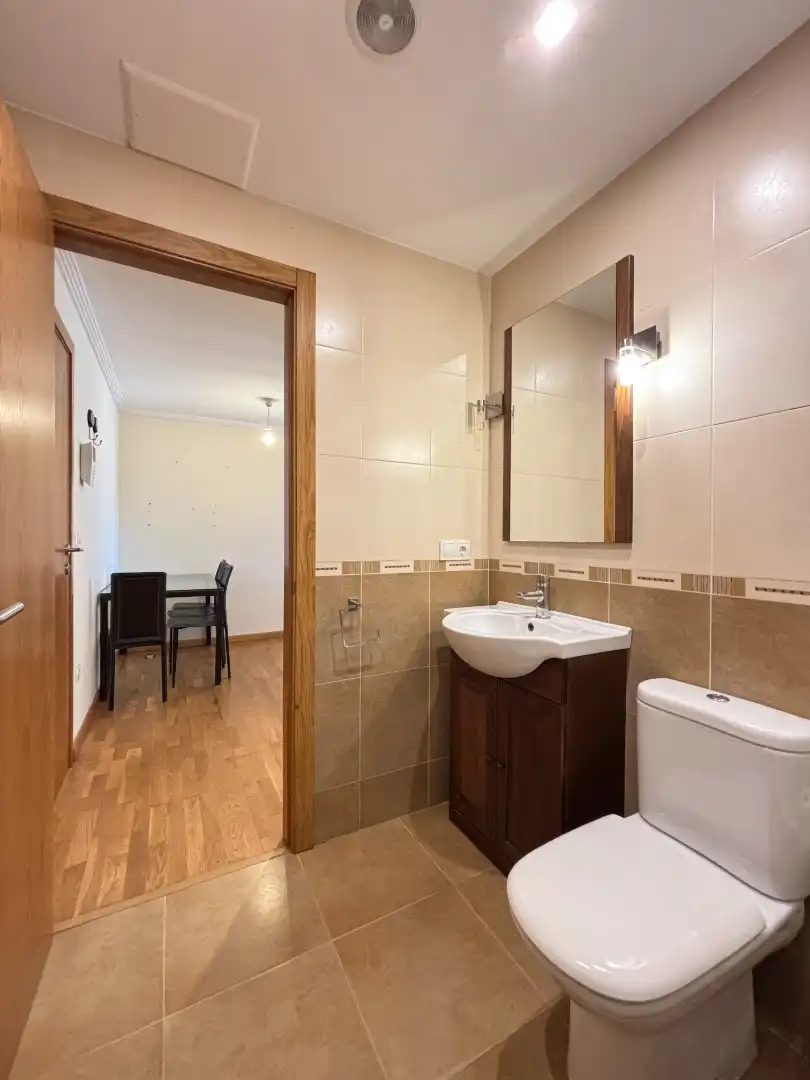 Badezimmer von Wohnungen zum Verkauf in Santiago de Compostela  mit Heizung, Abstellraum und Möbliert