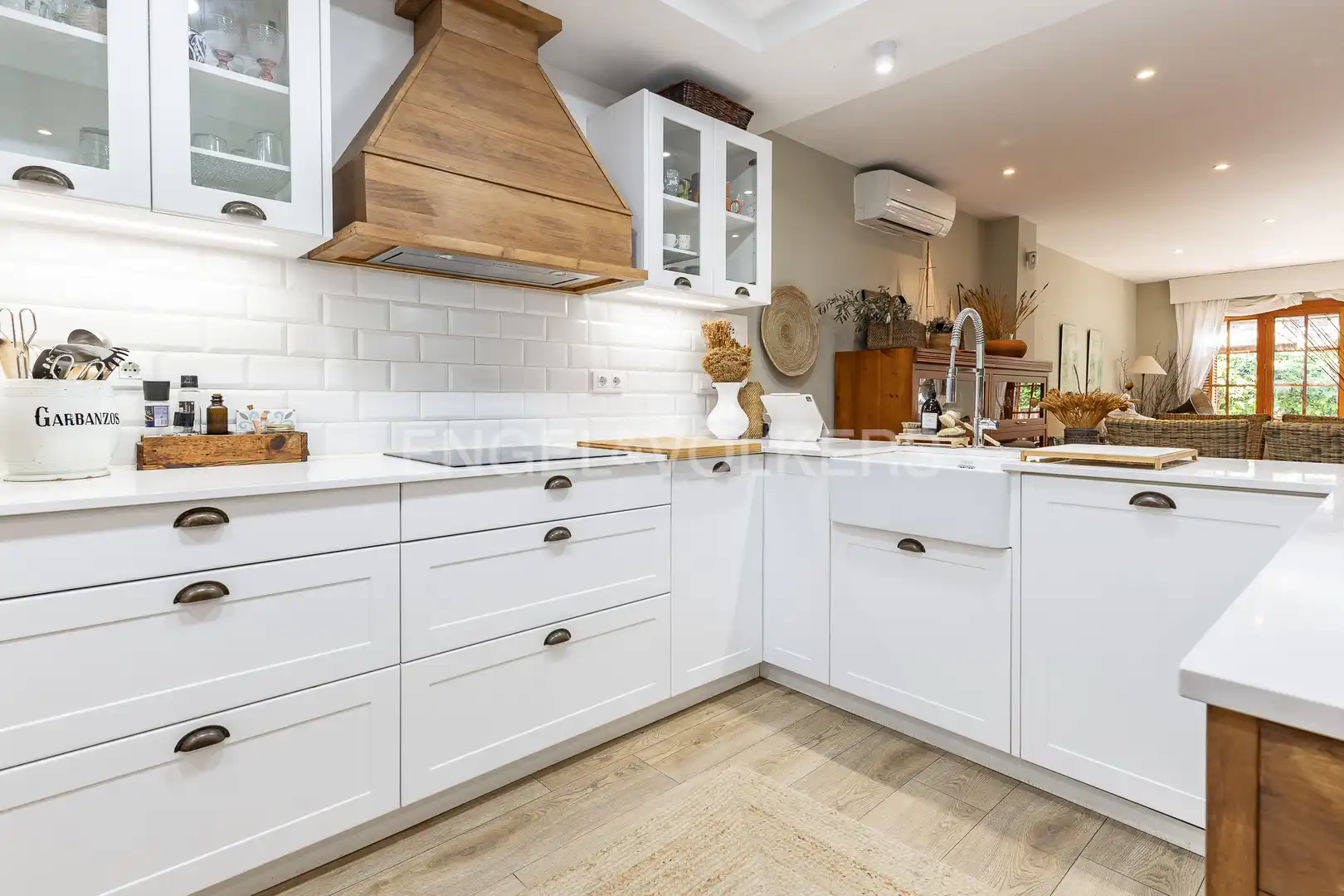 Cocina de Casa o chalet en venta en Badalona con Aire acondicionado, Calefacción y Jardín privado