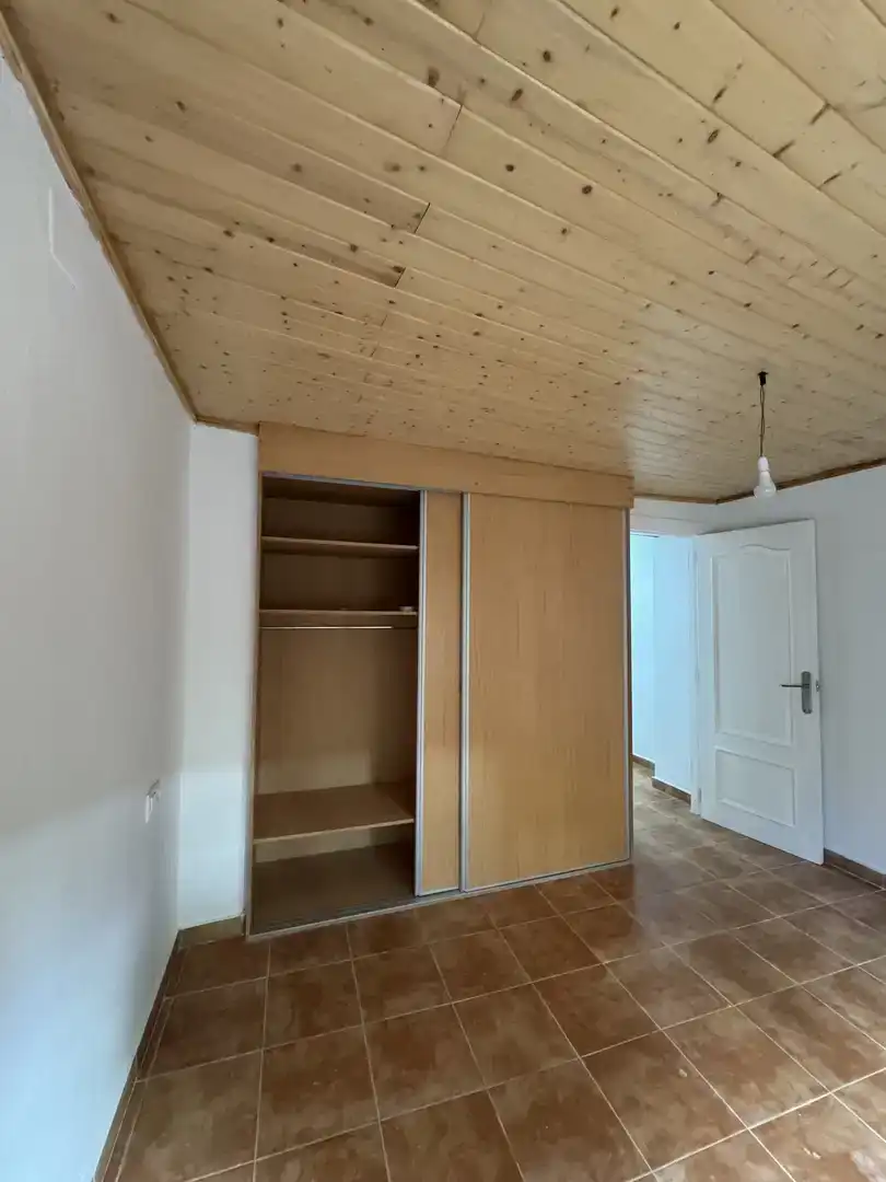 Habitación de Casa adosada en venta en Torrebaja, Valencia