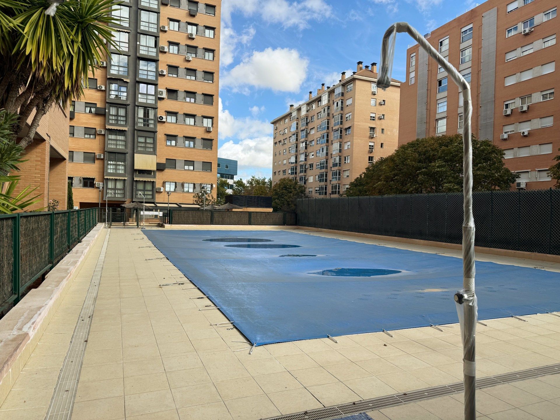 Piscina de Pis en venda en  Madrid Capital amb Calefacció, Parquet i Terrassa