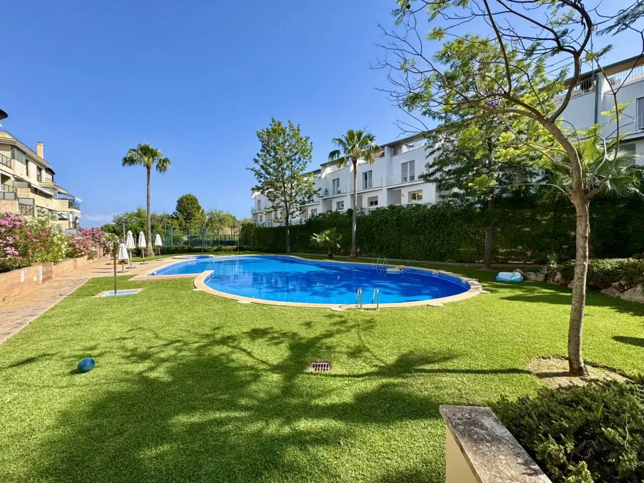 Swimming pool of Flat for rent in  Palma de Mallorca  with Air Conditioner, Heating and Parquet flooring