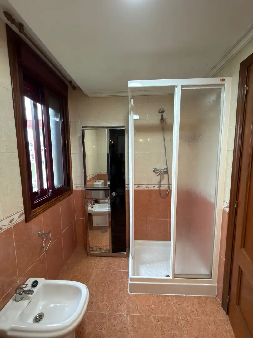 Baño de Piso en venta en Pontevedra Capital  con Calefacción, Parquet y Trastero