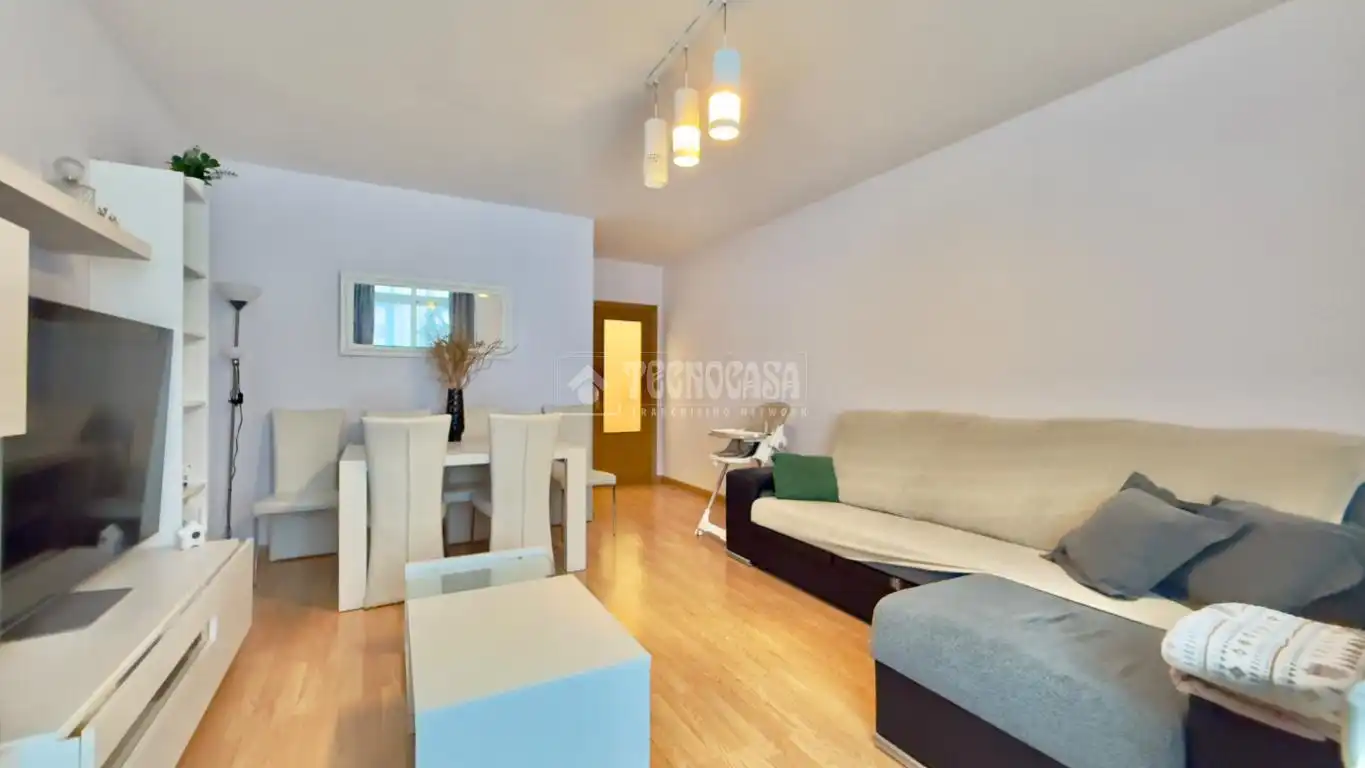 Sala d'estar de Pis en venda en Fuensalida amb Aire condicionat, Calefacció i Parquet